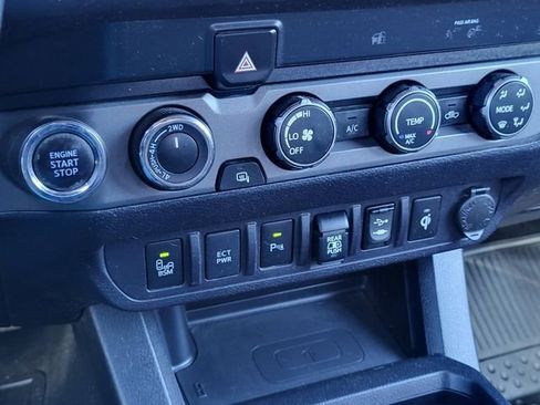 Used 2019 Toyota Tacoma TRD Off-Road image 15