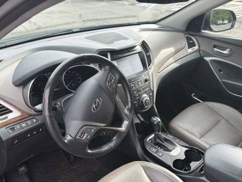 Used 2017 Hyundai Santa Fe AWD image 12