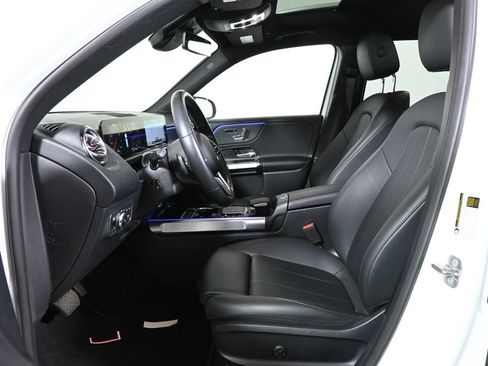 Certified 2023 Mercedes-Benz GLB 250 4MATIC image 3