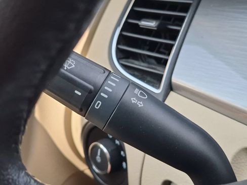 Used 2017 Ford Taurus SEL w/ Equipment Group 201A FWD image 25