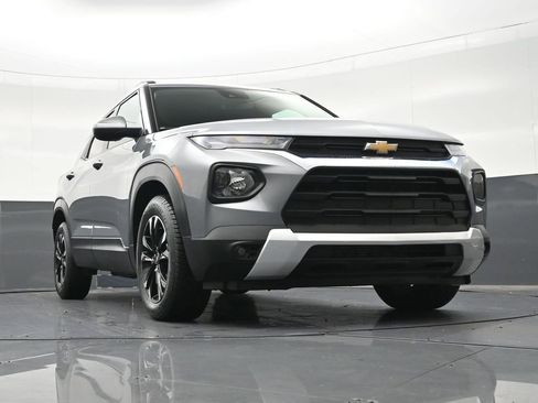 Used 2023 Chevrolet TrailBlazer LT FWD image 34