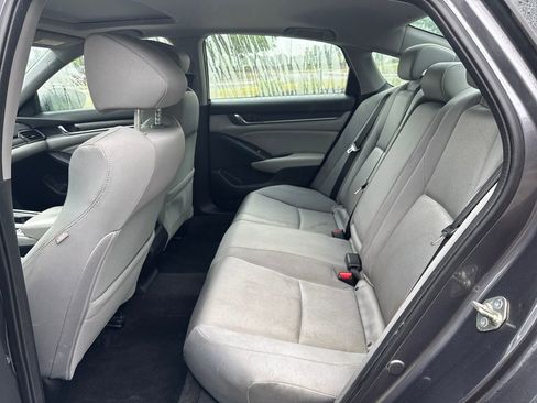 Used 2018 Honda Accord EX image 31