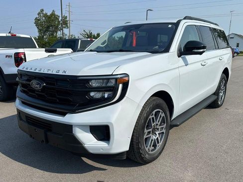 Used 2025 Ford Expedition Active AWD/4WD image 4