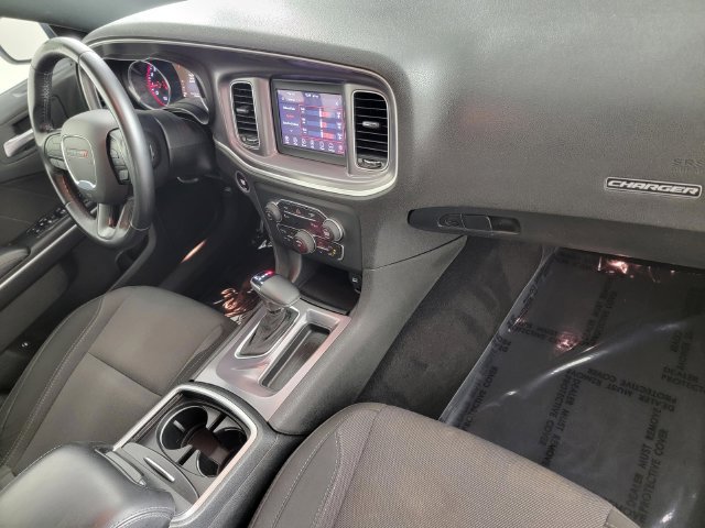 Used 2019 Dodge Charger SXT RWD image 18
