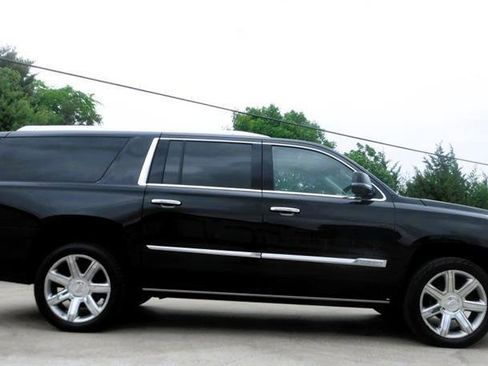 Used 2017 Cadillac Escalade ESV Premium Luxury image 5