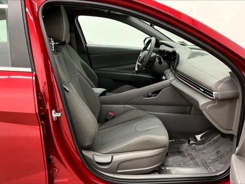 Used 2025 Hyundai Elantra SEL FWD image 9