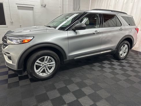 Used 2024 Ford Explorer XLT w/ Equipment Group 202A image 2