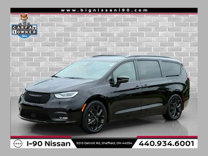 Used 2025 Chrysler Pacifica Limited