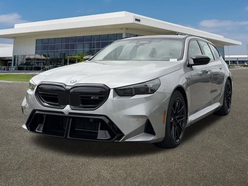 New 2026 BMW M5 Touring AWD/4WD image 4