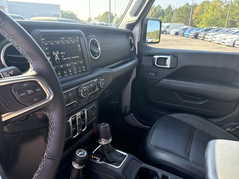 Used 2023 Jeep Wrangler Unlimited Sahara w/ Cold Weather Group AWD/4WD image 27
