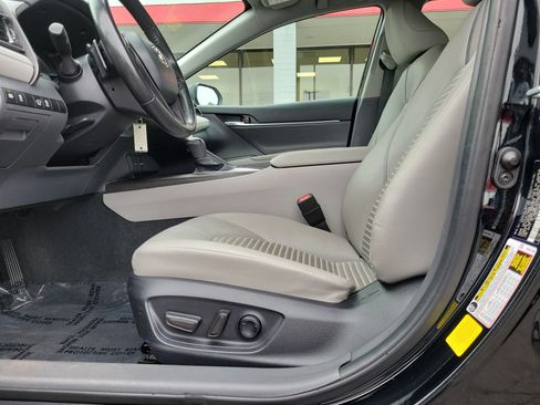 Used 2024 Toyota Camry SE FWD image 16