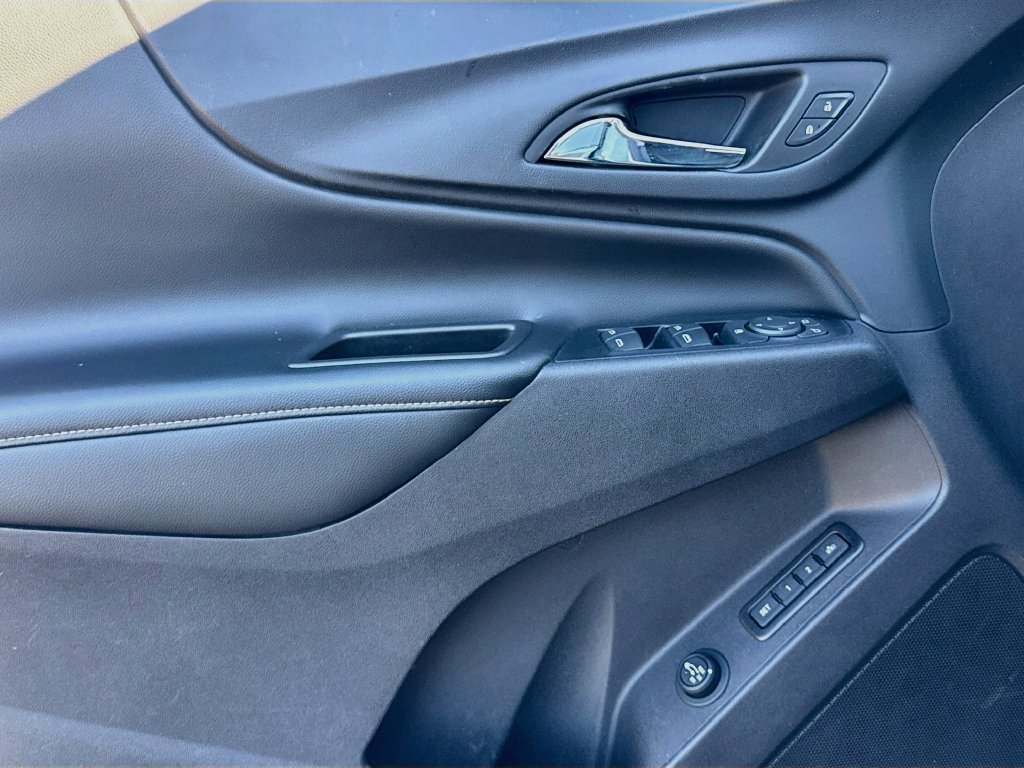 Used 2018 Chevrolet Equinox Premier w/ Infotainment II Package AWD/4WD image 36