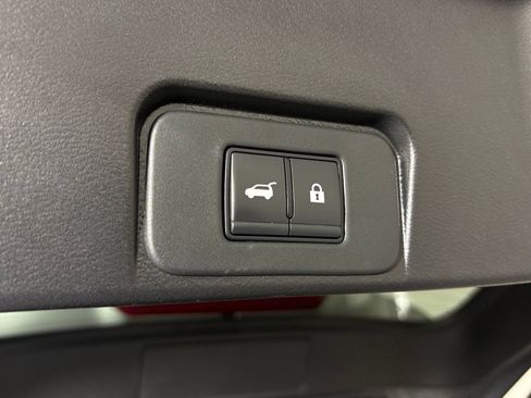 Used 2024 Nissan Rogue SV FWD image 38