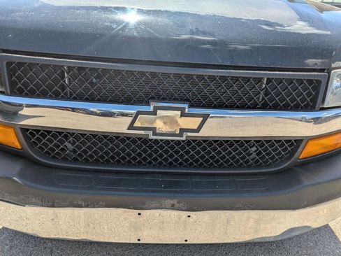 Used 2018 Chevrolet Express 2500 w/ Driver Convenience Package image 35