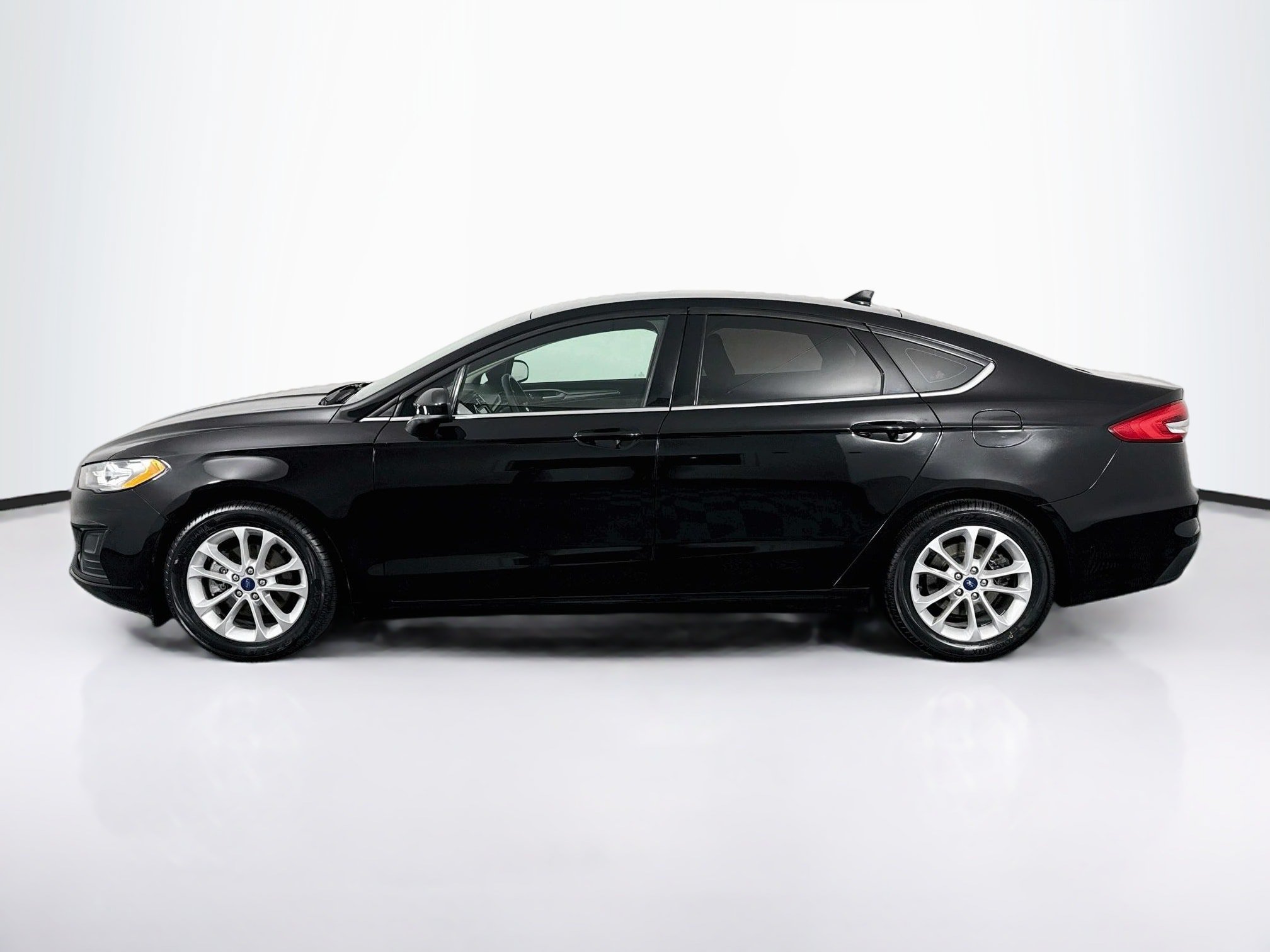 Used 2020 Ford Fusion SE FWD image 11