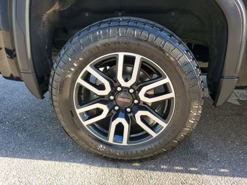 Used 2023 GMC Sierra 1500 AT4 w/ Technology Package image 5
