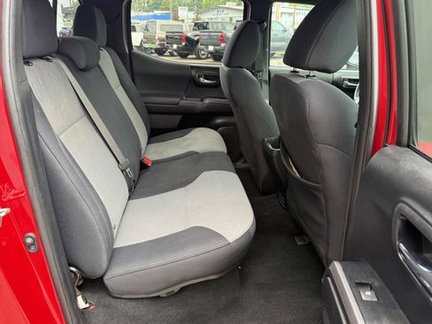 Used 2020 Toyota Tacoma TRD Off-Road AWD/4WD image 17