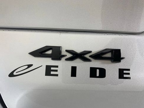 Used 2025 Jeep Grand Cherokee Altitude AWD/4WD image 38