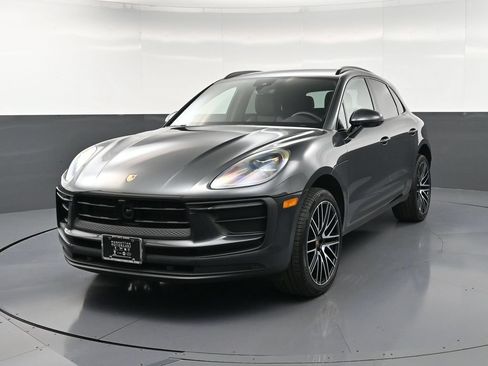 Certified 2026 Porsche Macan AWD/4WD image 6