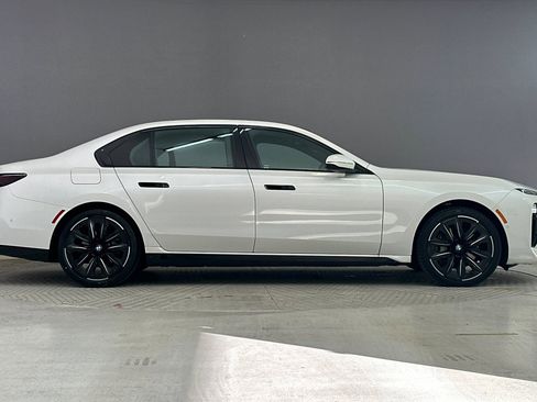 Certified 2024 BMW 740i image 7