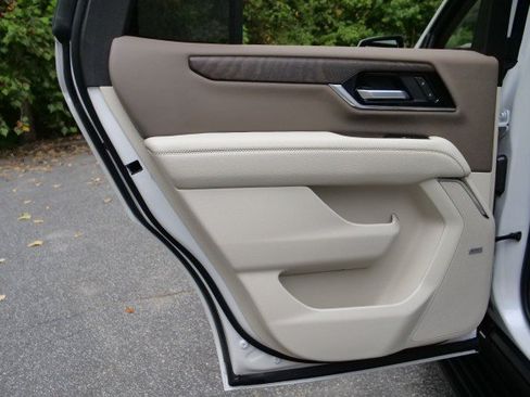 Used 2025 GMC Yukon Denali w/ Denali Reserve Package RWD image 40