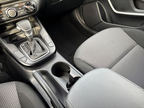 Used 2025 Kia Soul LX w/ LX Technology Package FWD image 40