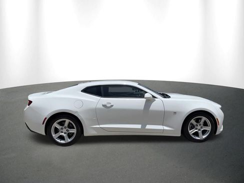 Used 2016 Chevrolet Camaro LT RWD image 11