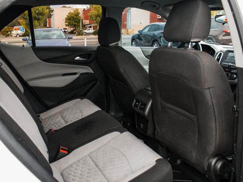 Used 2018 Chevrolet Equinox LT FWD image 26