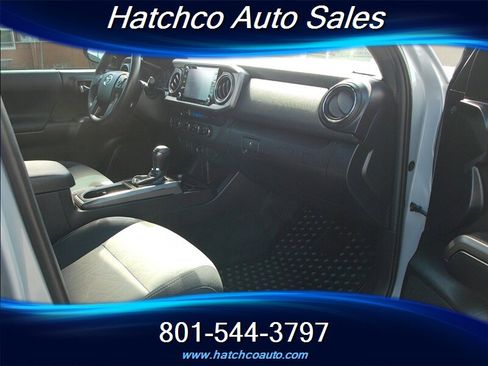 Used 2021 Toyota Tacoma TRD Off-Road AWD/4WD image 17