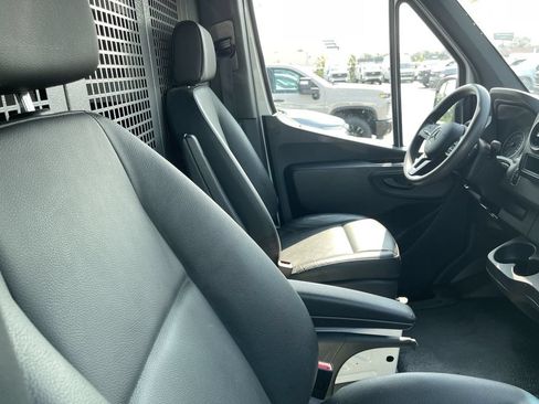 Used 2024 Mercedes-Benz Sprinter 2500 image 11
