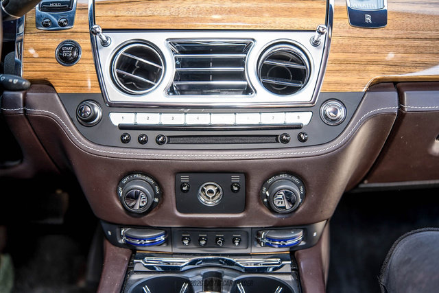 Used 2016 Rolls-Royce Wraith RWD image 43