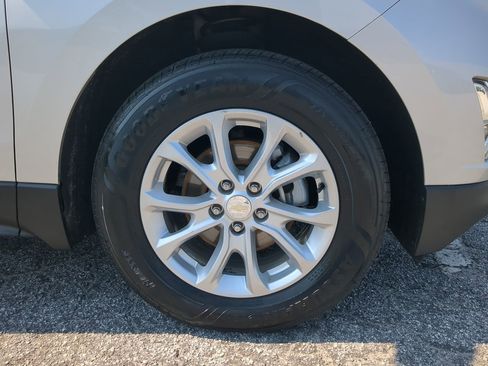 Used 2018 Chevrolet Equinox LT w/ LPO, Cargo Package FWD image 9
