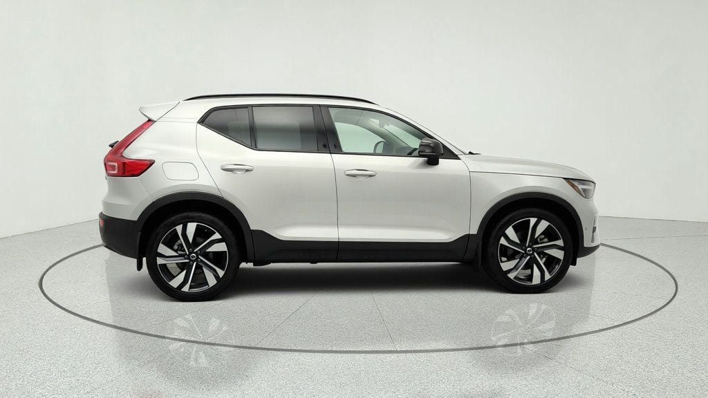 Used 2025 Volvo XC40 B5 Ultra w/ Climate Package AWD/4WD image 4