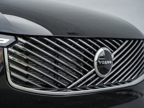 Certified 2025 Volvo XC90 T8 Core w/ Climate Package image 11