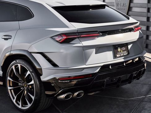 Used 2024 Lamborghini Urus S AWD/4WD image 12