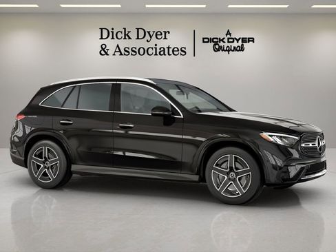 Used 2026 Mercedes-Benz GLC 300 image 2
