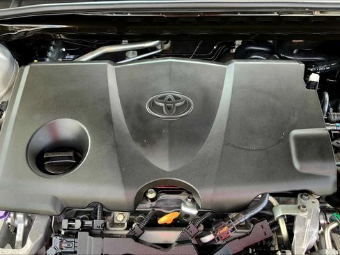Used 2018 Toyota Camry SE FWD image 29