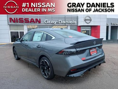 New 2026 Nissan Sentra SR w/ Floor Mat Package FWD image 5