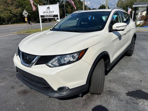 Used 2017 Nissan Rogue Sport SL w/ SL Premium Package image 3