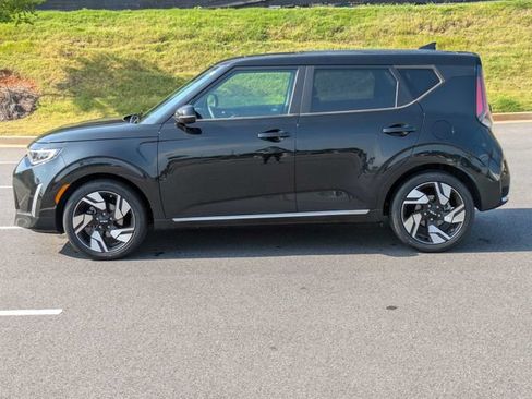 Used 2023 Kia Soul GT-Line w/ GT-Line Technology Package FWD image 7