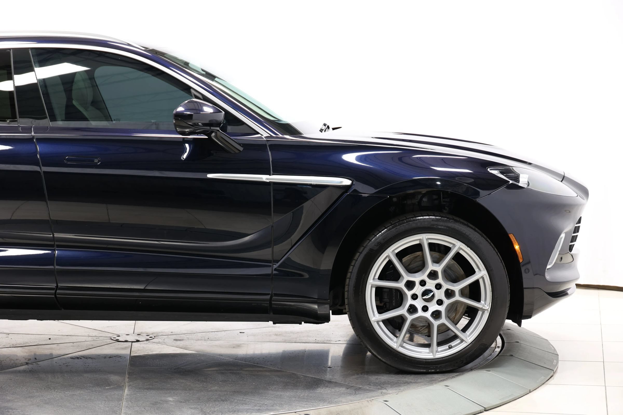 Used 2021 Aston Martin DBX AWD/4WD image 65