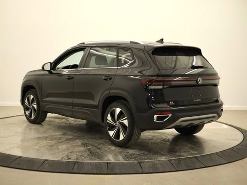 New 2026 Volkswagen Taos SE image 5