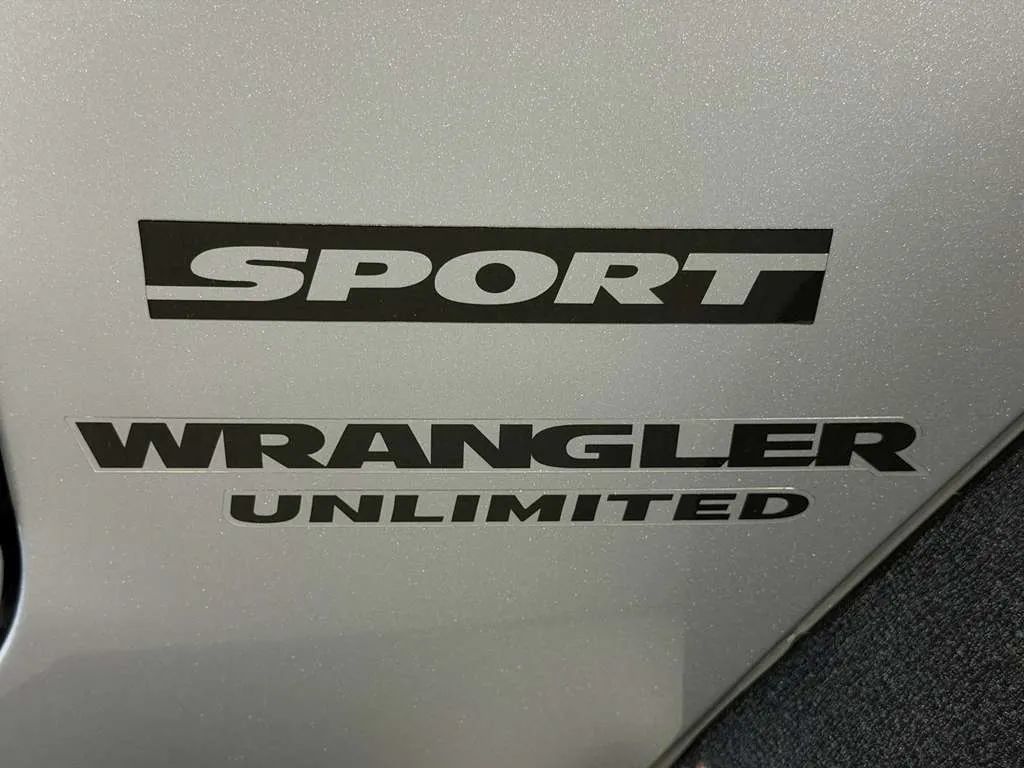 Used 2013 Jeep Wrangler Unlimited Sport AWD/4WD image 10