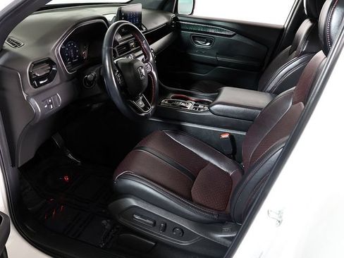 Used 2025 Honda Pilot Black Edition image 12