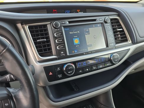 Used 2017 Toyota Highlander Limited image 21