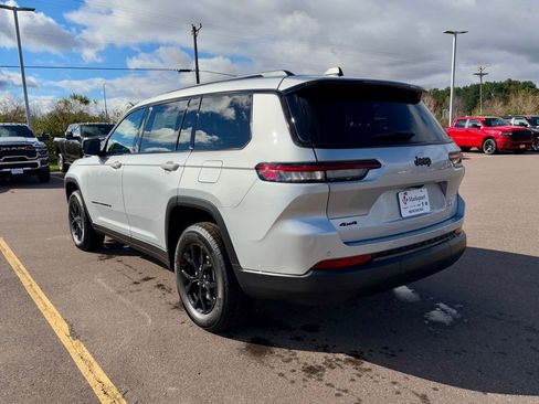 New 2025 Jeep Grand Cherokee L Altitude image 3