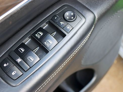 Used 2017 Jeep Grand Cherokee Overland image 13