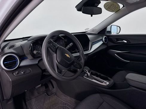 Used 2024 Chevrolet Trax LS w/ LS Convenience Package FWD image 9
