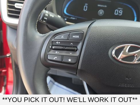 Used 2025 Hyundai Venue Limited FWD image 16