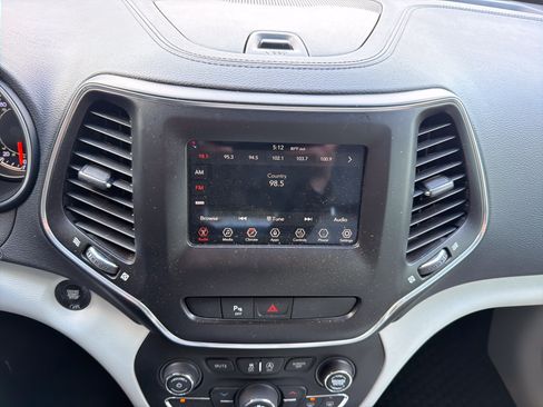Used 2020 Jeep Cherokee Latitude Plus w/ Cold Weather Group AWD/4WD image 22